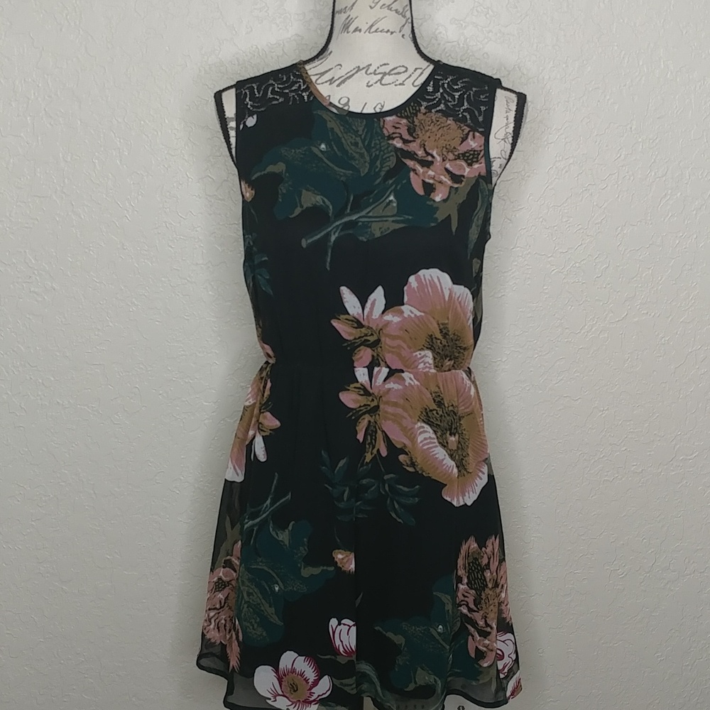 Vero Moda Sleeveless Floral Dress With Lace Detail Size S